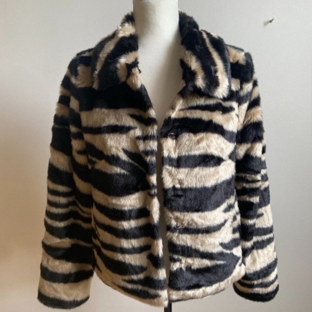 𝅺LOVE Token BNWT Women Animal Print Faux Fur Jacket Sz Small NEW Cropped